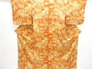 家屋に草花模様小紋着物